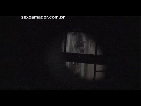 ❤️ Blondie ezkutuan grabatzen du auzoko voyeur batek adreilu hutsen atzean ezkutatuta ️ Sexu bideoa pornoan eu.pornjimbo.ru ❌️