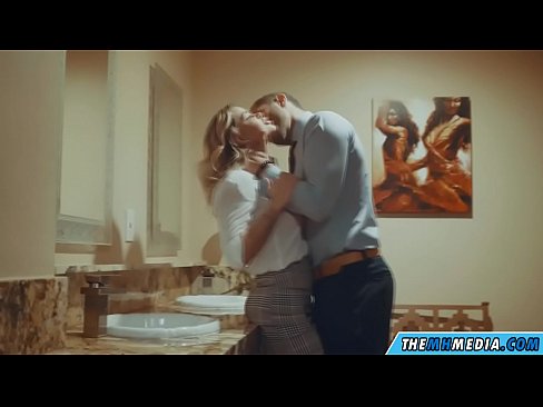 ❤️ Ilehoria busti batek komun publiko batean seduzitzen zaituenean ️ Sexu bideoa pornoan eu.pornjimbo.ru ❌️